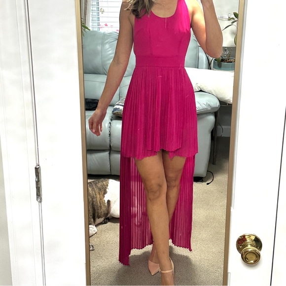 Chic High-Low Dress - Picture 1 of 4